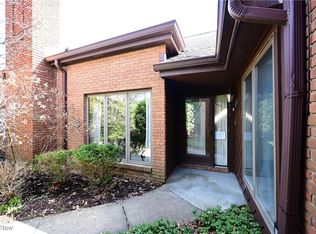 15 Brandon Pl, Rocky River, OH 44116