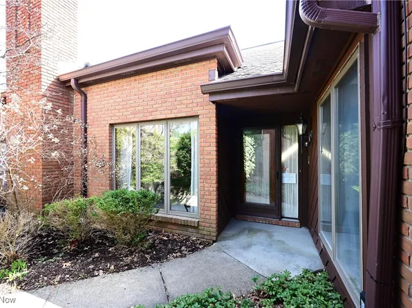 15 Brandon Pl, Rocky River, OH 44116