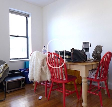 3rd image of 31 Cunard St