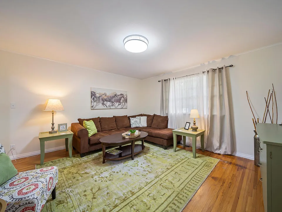 4016 E 51st Pl