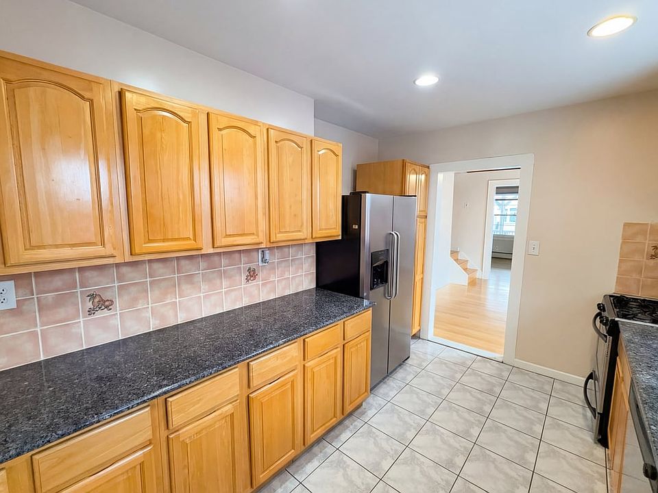 1st image of 46 Hendel Ave