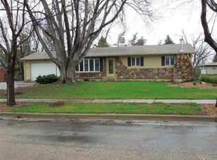 1208 S Clover Ave, Sioux Falls, SD 57110