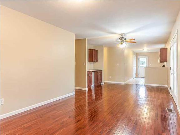 4th image of 196 Central Dr