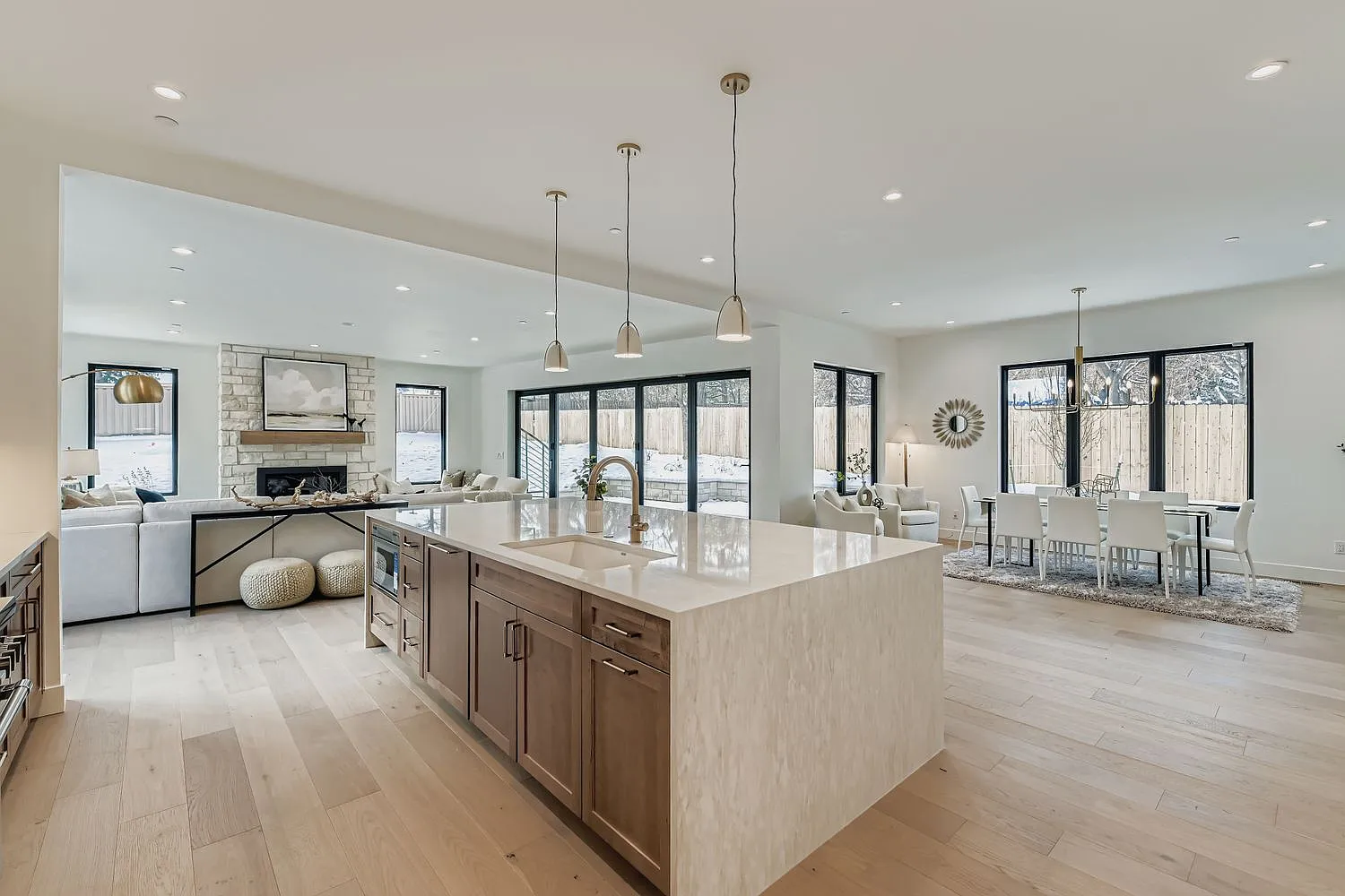 5 bed, 4.5 bath, 3769 sqft, $20,000 — Photo 2