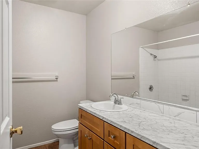 1256 Warner St #C — Photo 4