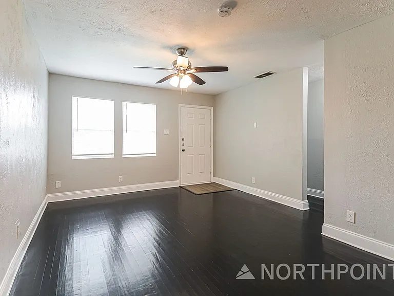 1101 Rancho Dr — Photo 3