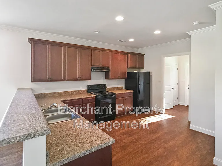 180 Floyd St — Photo 7
