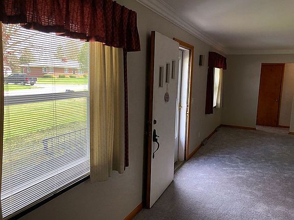 4th image of 697 Sueden Dr