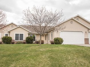 W6271 Apple Ln, Fort Atkinson, WI 53538