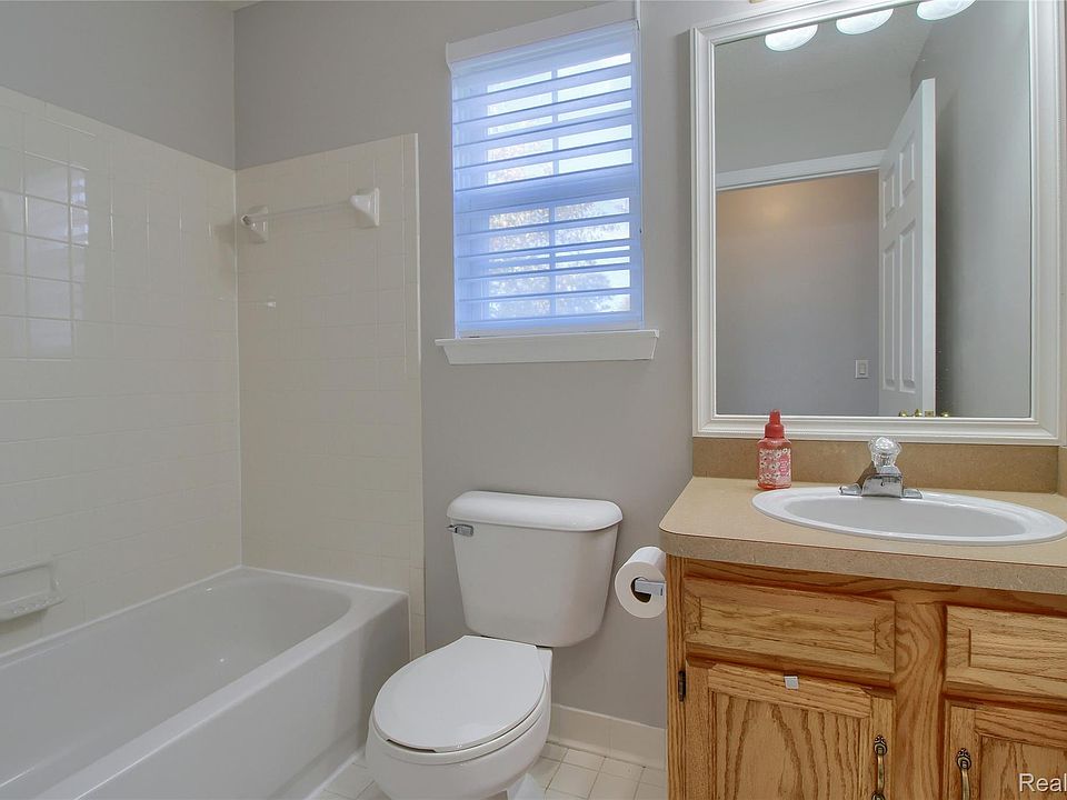 105 Farmington Rd, photo 21