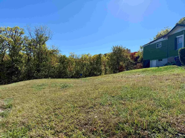 501 Maple St, Pulaski, VA 24301