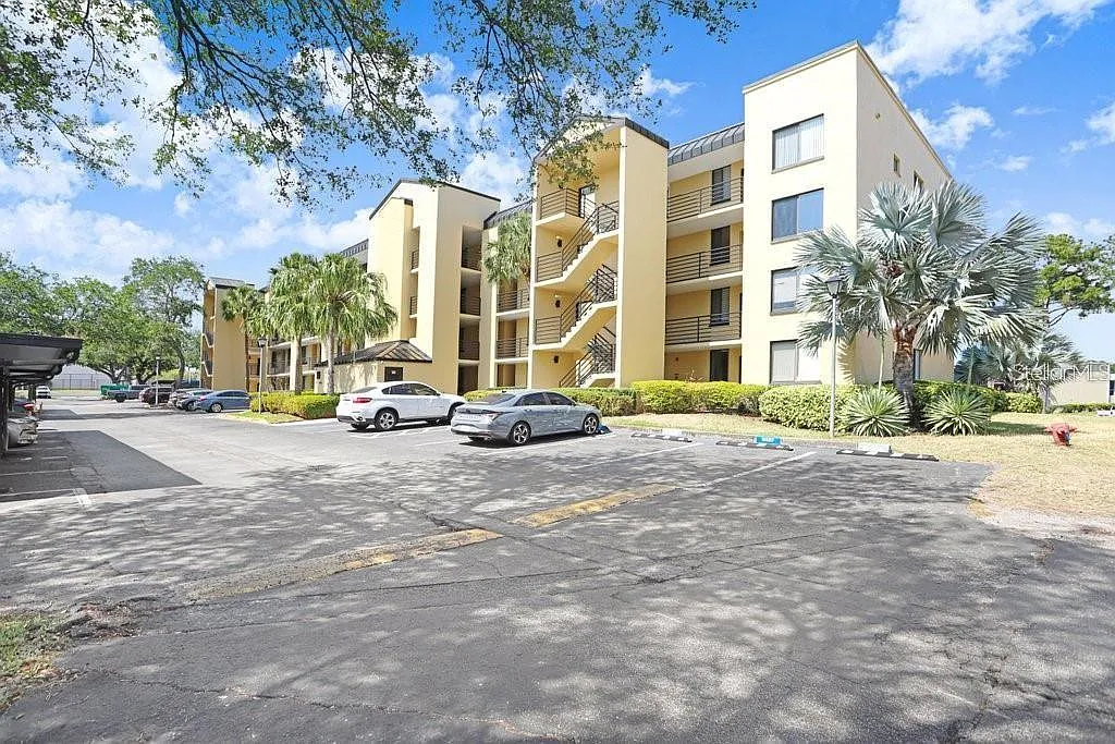 2 bed, 2.0 bath, 1019 sqft, $2,050 — Photo 2