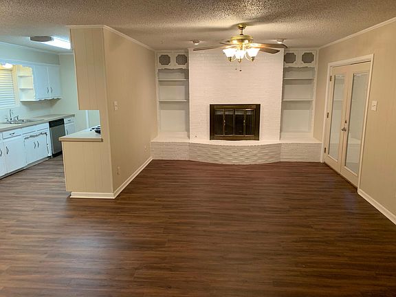 5th image of 2402 Hillcrest Ave