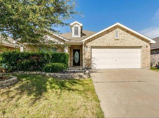 700 Bay Laurel Ln, Fort Worth, TX 76108