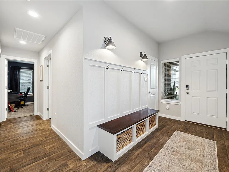 9833 Glen Brook Ln — Photo 16