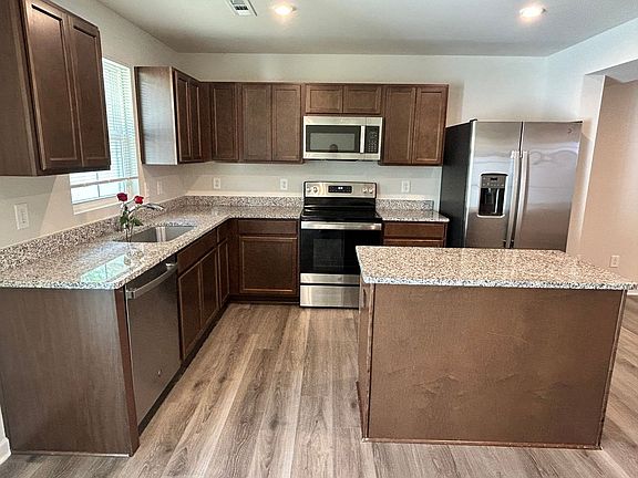 5th image of 1629 Mountain Ash Ln