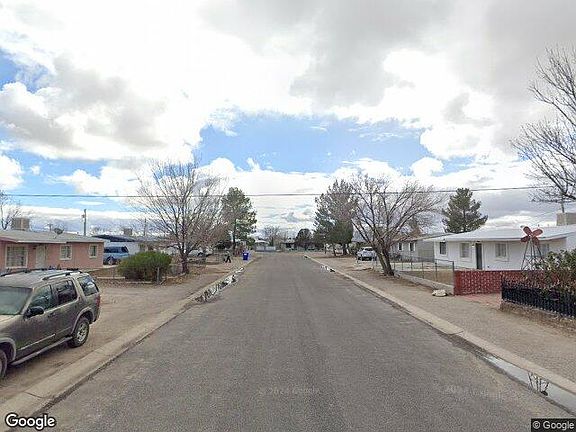 Exterior Neighborhood (street photo)