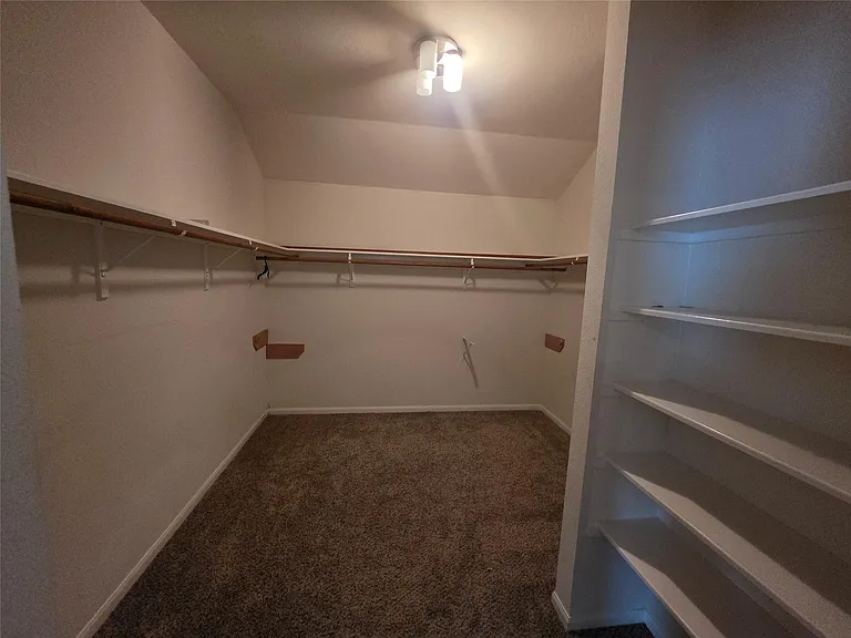 2715 Riverhollow Ln — Photo 33