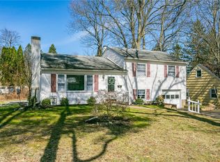 100 Ridgeview Dr, East Rochester, NY 14445