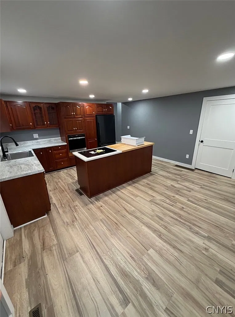 2 bed, 1.0 bath, 1368 sqft, $1,600 — Photo 2