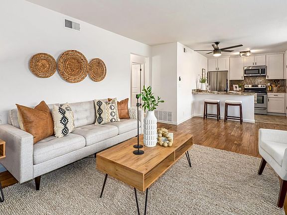 3rd image of 2224 Peacock Pl #1