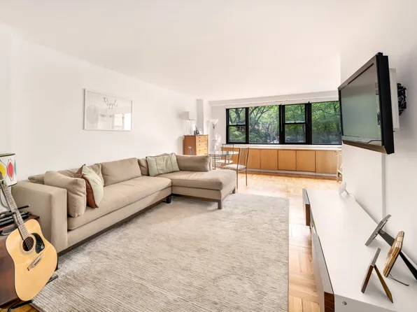 230 East 15th Street 2C image 1 of 6