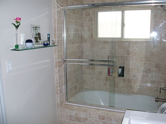 4th image of 715 E 115th St