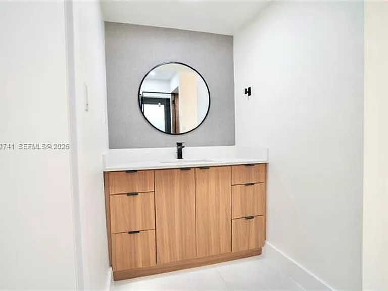 8811 Carlyle Ave — Photo 22