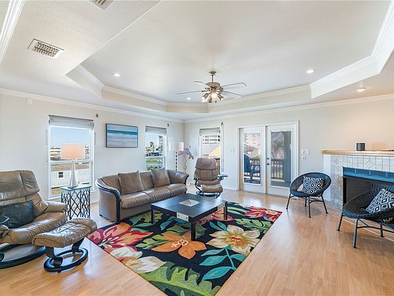 3rd image of 1813 Palisades Dr