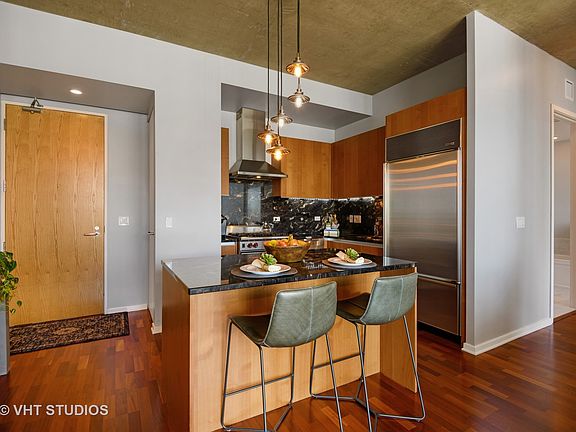 5th image of 600 N Fairbanks Ct Unit 3404