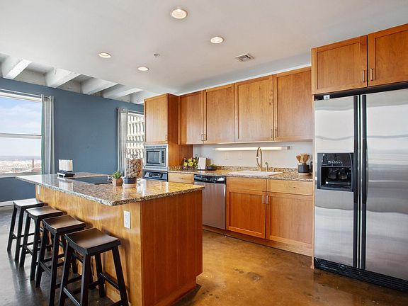 3rd image of 21 W 10th St APT 14C