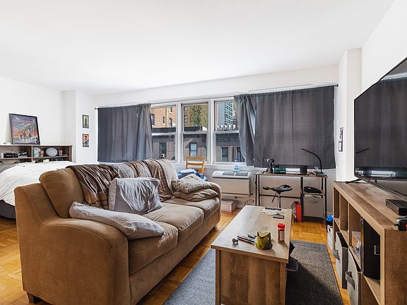 3rd image of 150 E 37th St APT 4G