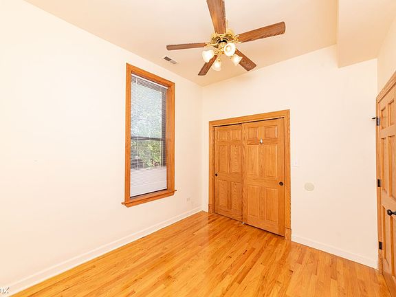 2nd image of 2043 N Sheffield Ave Unit 2B