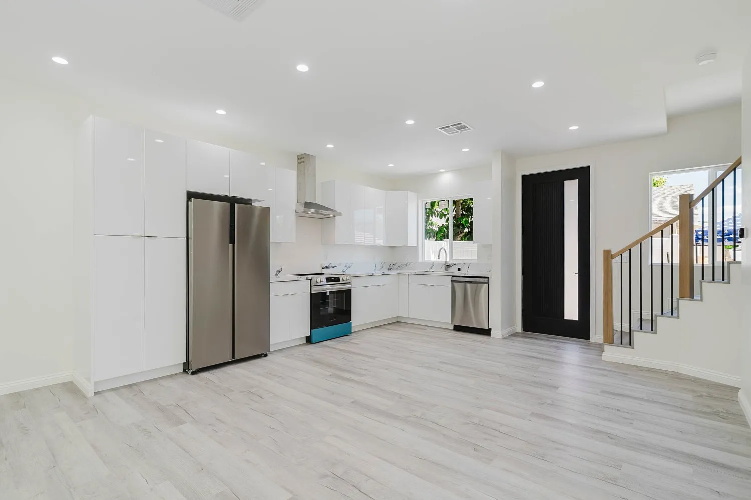 2 bed, 1200 sqft, $3,600 — Photo 3
