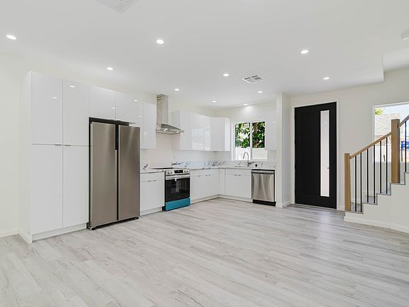 3rd image of 8839 Sophia Ave