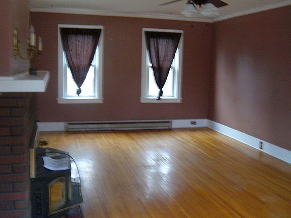 4th image of 210 Mill St