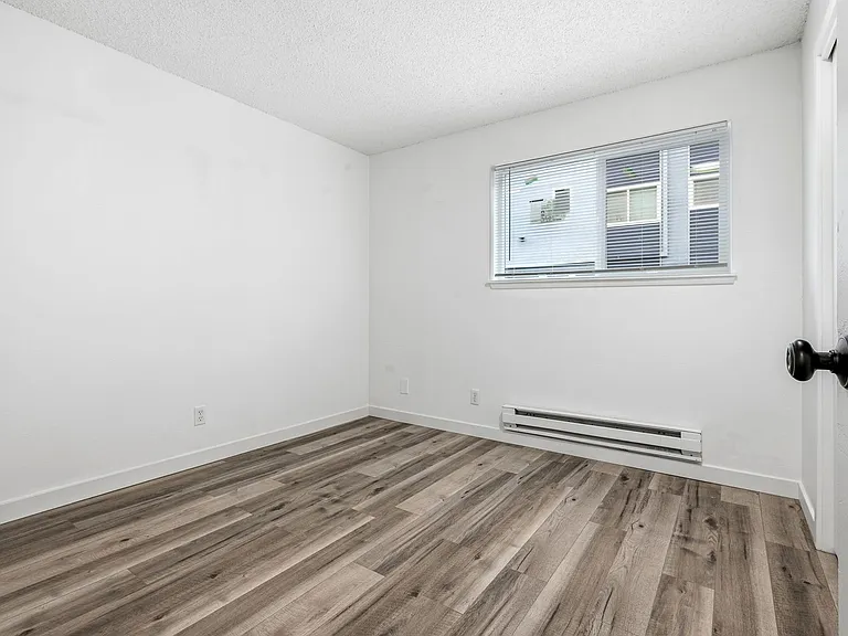 White Center — Photo 28