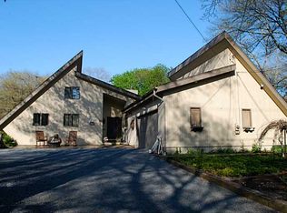 10 Loring Rd, Bristol, RI 02809