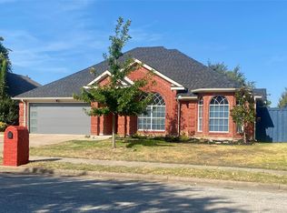 7659 Crosstimbers Ln, North Richland Hills, TX 76182