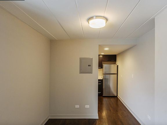 5th image of 6219 N Kenmore Ave #201
