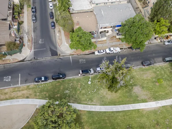 12401 Archwood St #2-5, North Hollywood, CA 91606