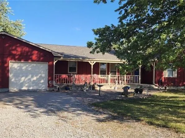 1301 W 8th St, Edgerton, KS 66021