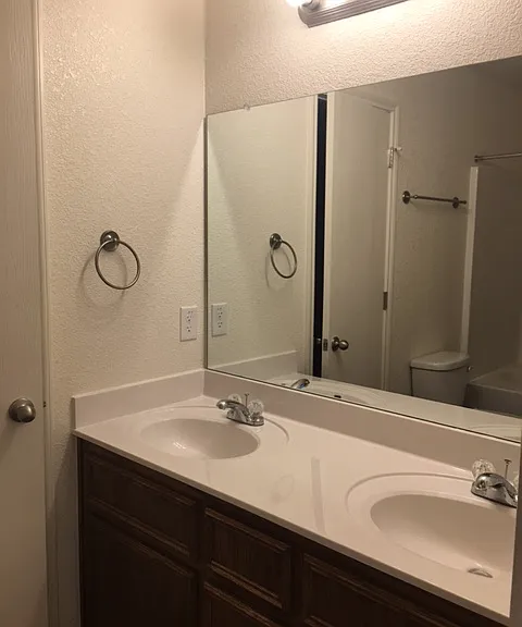 4704 Waterproof Dr #B — Photo 31