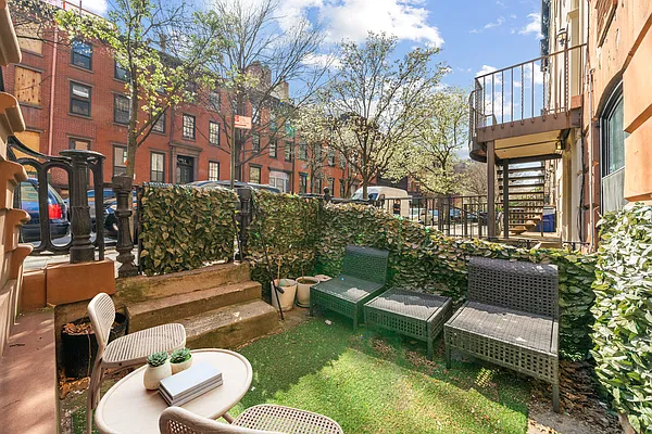 Rented by Vector New York, LLC | media 16