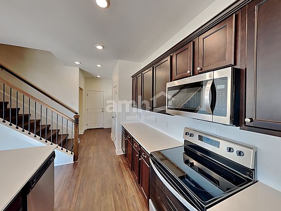 3rd image of 2023 Williamshire Ln