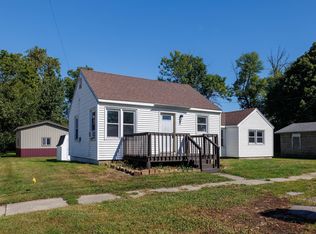 124 W School St, Wolcott, IN 47995