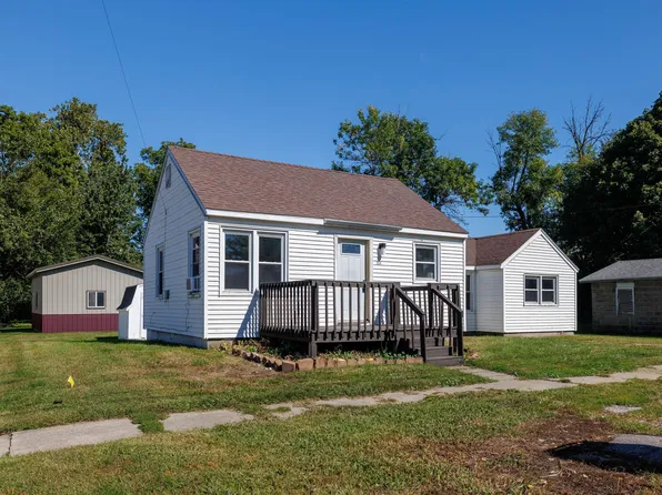 124 W School St, Wolcott, IN 47995