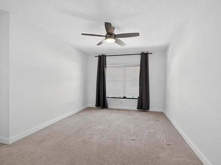 4408 Hemlock Dr — Photo 15