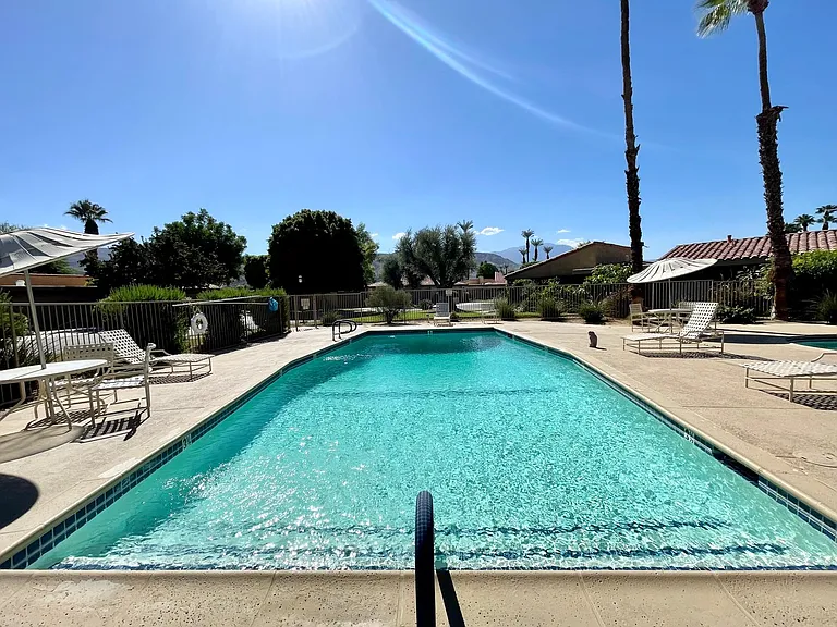 35 Malaga Dr — Photo 31