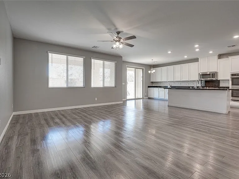 12321 Silvana St — Photo 7